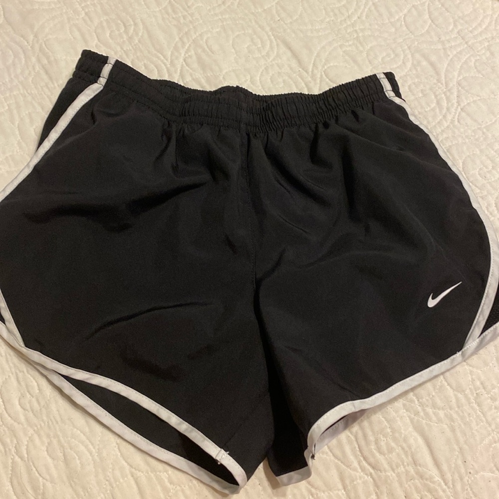 Black nike shorts youth medium